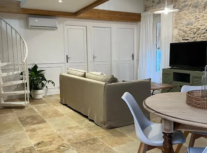 L'escapade Nimoise Apartment